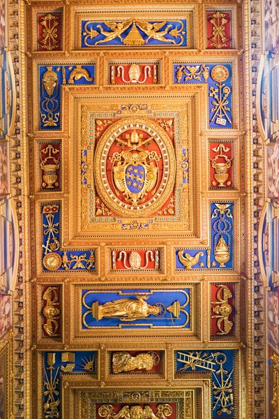 在罗马，意大利圣约翰拉特兰教堂的天花板. — 图库照片