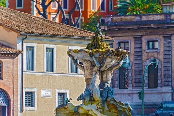 Brunnen der tritons in rom, italien — Stockfoto