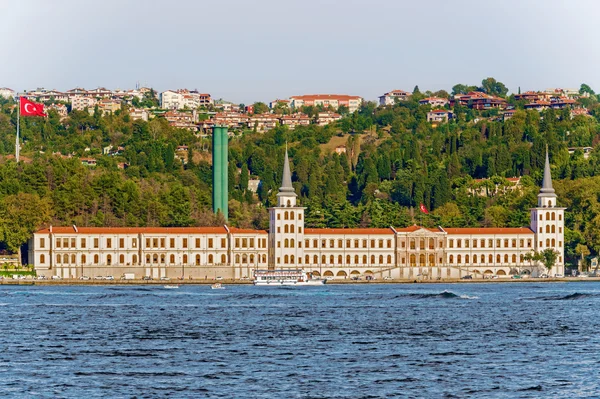 Военная средняя школа в Стамбуле, Турция . — стоковое фото