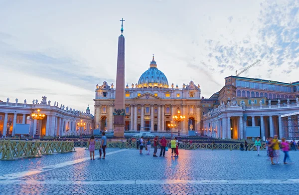 Saint Peter's Basilica in Vatican City at Dusk, Rome — Stock Photo, Image