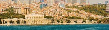 Dolmabahçe Sarayı, Istanbul, Türkiye'de boğaz manzarası