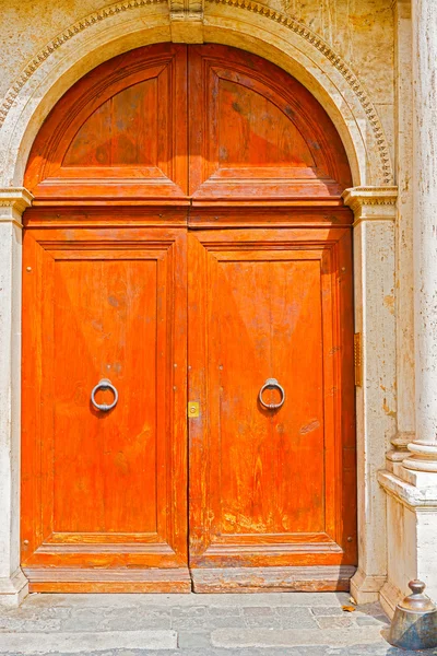 Puerta de entrada en Roma, Italia — Foto de Stock