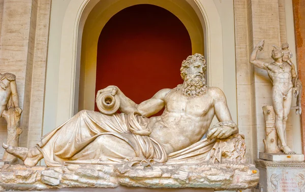 Escultura del río Tíber, Museo del Vaticano, Ciudad del Vaticano — Foto de Stock