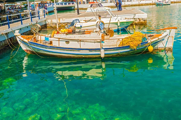 Greek boat at Agios Nikolaos port — Stock Photo, Image