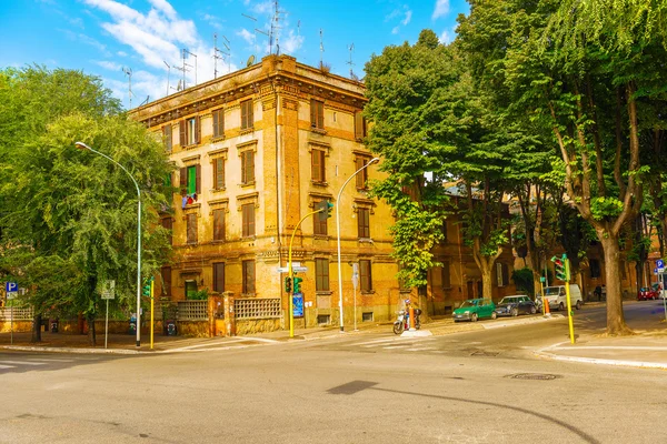 Oude flatgebouw in Rome, Italië — Stockfoto