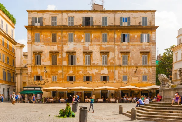 Piazza di Santa Maria, Trastevere v Římě, Itálie. — Stock fotografie