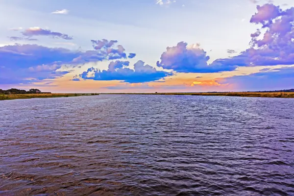 Günbatımı Chobe nehir. — Stok fotoğraf