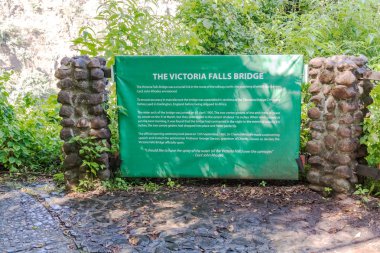 Victoria Falls Köprüsü'nde oturum.