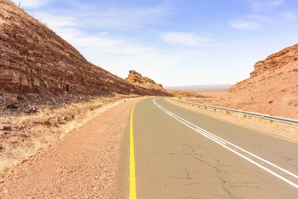 Krajina na silnici poblíž Seeheimu v Namibii — Stock fotografie