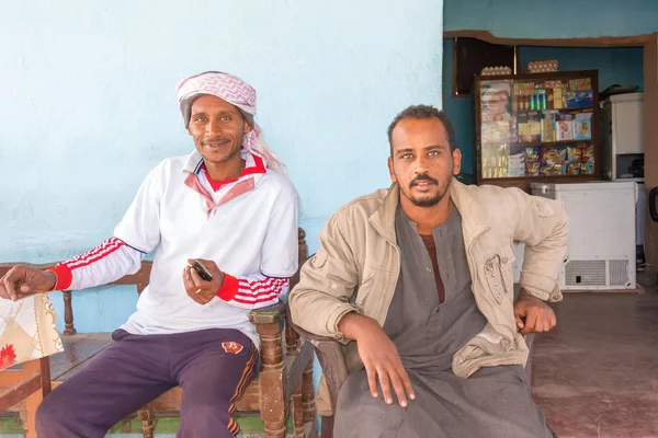 Porträtt av egyptisk man i traditionell klädsel — Stockfoto