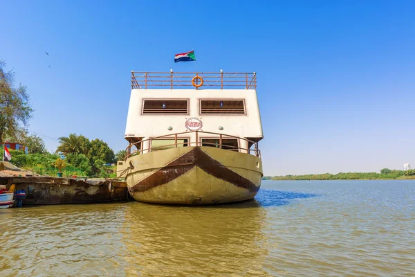 O barco no rio Nilo . — Fotografia de Stock