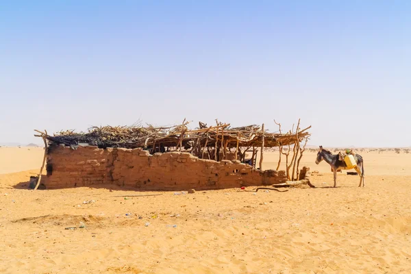 Haus in der Sahara-Wüste. — Stockfoto