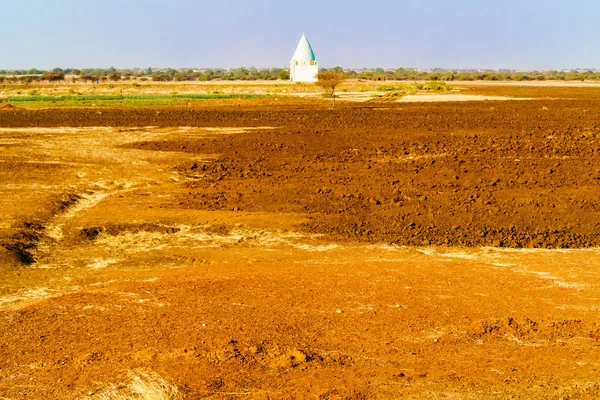 Moschee lângă Sennar în Sudan, în deșertul Sahara — Fotografie, imagine de stoc