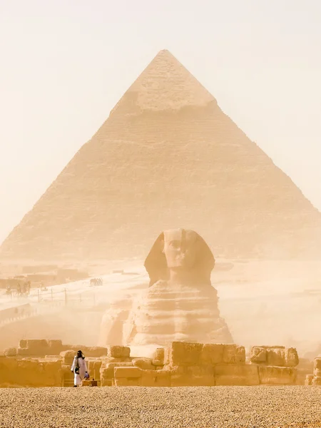 Esfinge y pirámide de Giza — Foto de Stock