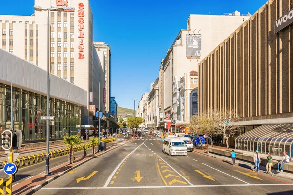 Tráfico en el centro de Ciudad del Cabo, Sudáfrica — Foto de Stock