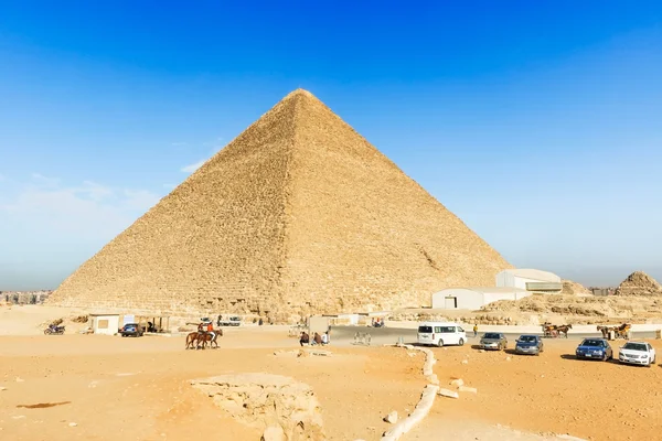 Η μεγάλη πυραμίδα του Χέοπα στη Γκίζα — Φωτογραφία Αρχείου