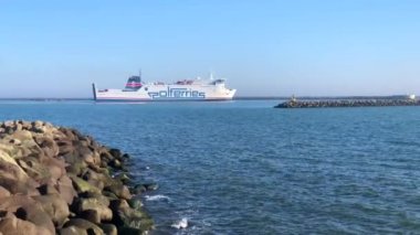 Polonyalı feribot Baltivia Polend 'deki Swinoujsie' ye gitmek için Ystad limanından ayrılıyor.