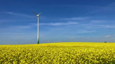 İsveç, İskandinav 'da tecavüz alanında rüzgar enerjisi türbini