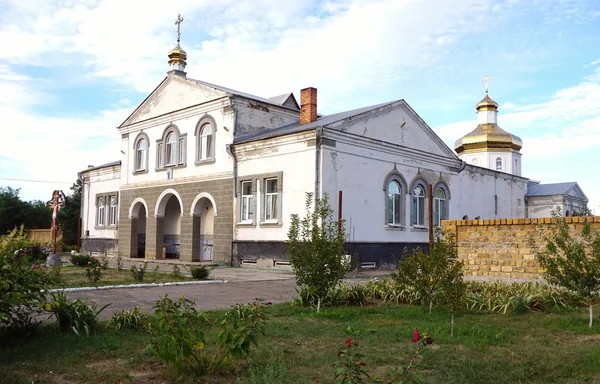 St. Pokrovsky cholovchy Monastir Hersonsko parh Ukransko Pravoslavno-templom — Stock Fotó