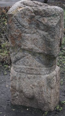 İskitli bir kadının taş heykelleri. Kirovograd Yerel Lore Müzesi, Kropyvnytskyi (Kirovograd), Ukrayna. Ukrayna 'daki en büyük Scythian taş kadın koleksiyonuna ev sahipliği yapmaktadır (altı kopya).)