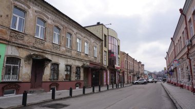 Kropyvnytskyi kentinin mimari görüşü (önceki isimleri Yelisavetgrad, Zinovievsk Kirovo, Kirovograd), Ukrayna. Şehir sokakları