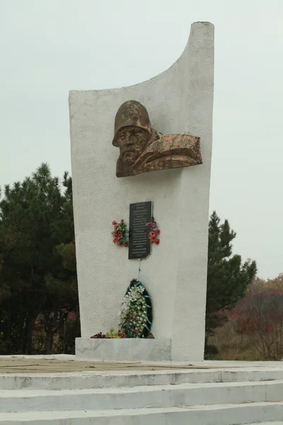 Monumento en el río Dniéper a los soldados soviéticos, fallecido en 1944 durante la liberación de Kherson (Ucrania) de las tropas nazis —  Fotos de Stock