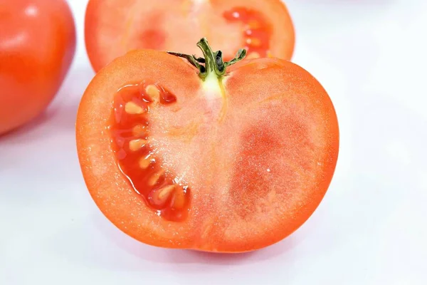 Tomates Fatiados Fundo Leve Cortes Tomate — Fotografia de Stock