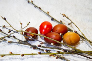 Paskalya yumurtaları ve söğüt dalları. Paskalya bileşimi