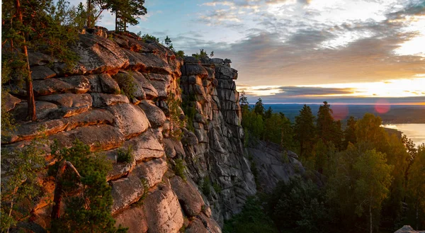 Een Rots Kam Bij Zonsopgang Zomer Rusland Arakul Stockafbeelding