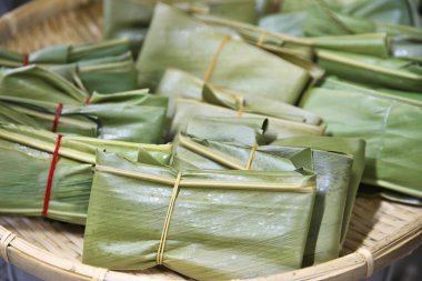 Pirinç kek Alpinia içinde sarılı zerumbet geleneksel Okinawa yaprak