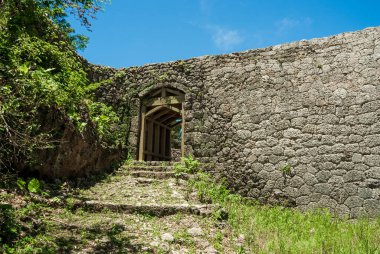Çin Kalesi Harabeleri, Okinawa 'nın Nanjo şehrinde ulusal arkeolojik bir yer.