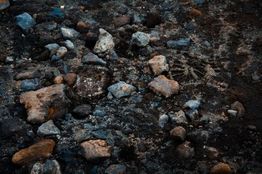 Ayak izi kayalık bir yol