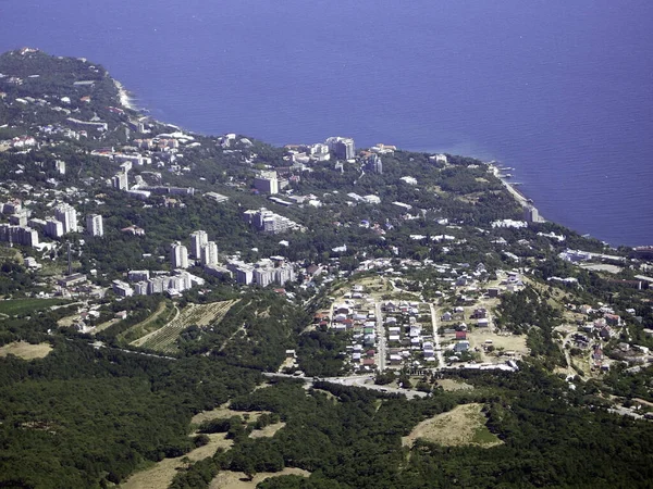Άποψη Της Παραθαλάσσιας Πόλης Και Της Απέραντης Γαλάζιας Θάλασσας Από — Φωτογραφία Αρχείου
