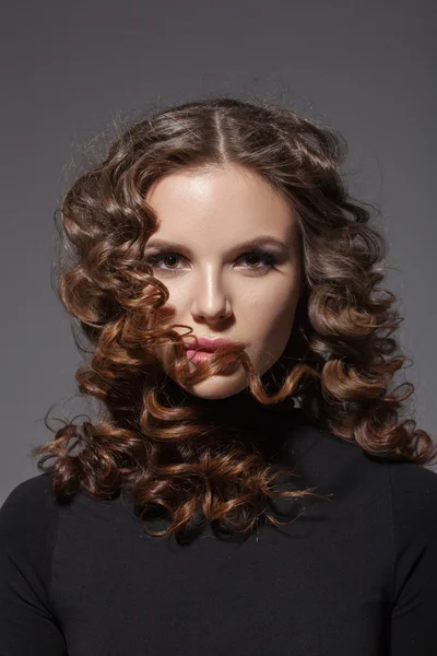 Fiatal szexi gyönyörű nő-, frizura divat — Stock Fotó