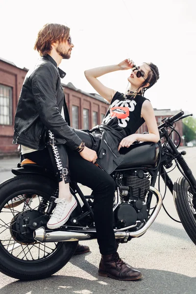 Couple in love and vintage custom motorcycle — Stock Photo, Image