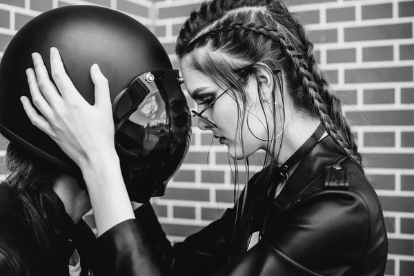 Couple in love and vintage custom motorcycle — Stock Photo, Image