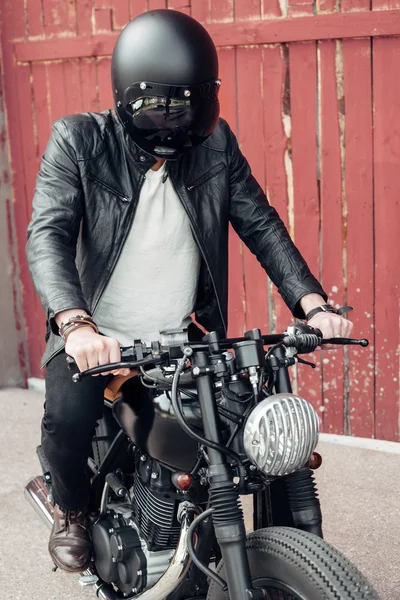 Biker und Vintage Custom Motorrad — Stockfoto