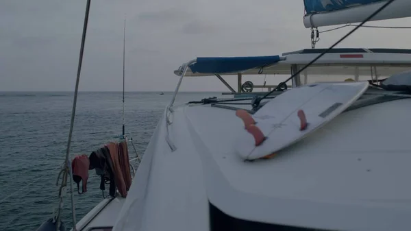 Profiter de la vue mer pendant la croisière — Photo