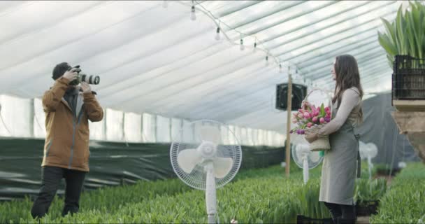 Kleines Familienunternehmen mit Blumenanbau — Stockvideo