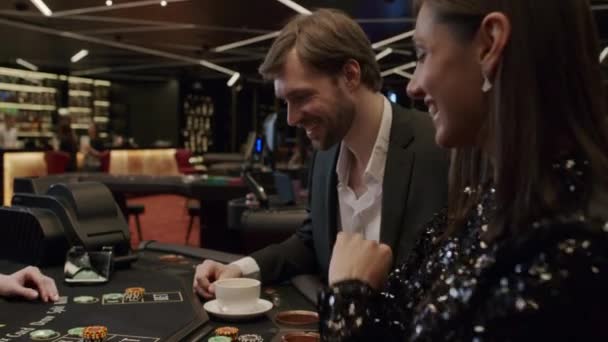 Poker in einem Elite-Casino — Stockvideo