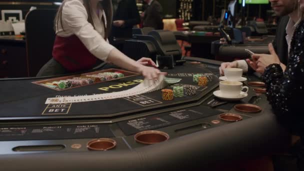 Покер в элитном казино — стоковое видео
