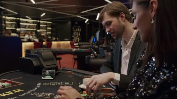 Poker dans un casino élite — Video