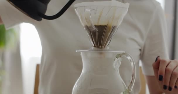 Διαδικασία παρασκευής καφέ V60 — Αρχείο Βίντεο