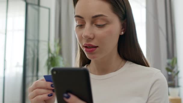 Online-Banking mit dem Smartphone — Stockvideo