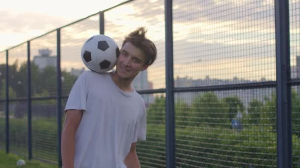 アマチュアサッカー選手の肖像 — ストック動画