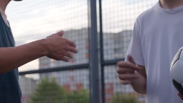 Jogadores cumprimentar e apertar as mãos — Vídeo de Stock