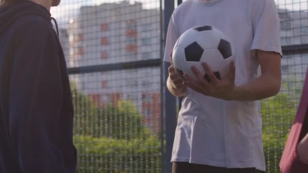 Spelare hälsar och skakar hand — Stockvideo