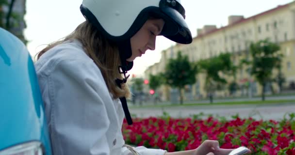 Woman biker put on helmet — Stock Video