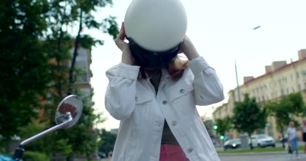 Woman biker put on helmet — Stock Video