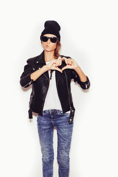 Girl in sunglasses Forming a Heart with Her Hands — Stock Photo, Image